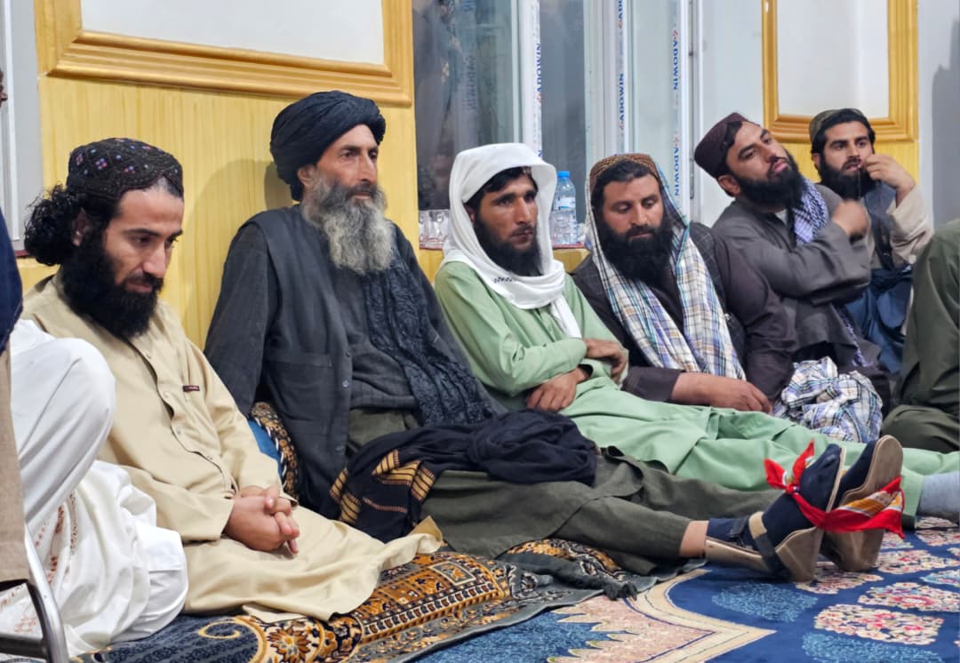 وزیر امور سرحدات، اقوام و قبایل با مجاهدین مجروح و فلج شده در جریان جهاد ۲۰ ساله در ولایت کندز دیدار نمودند.