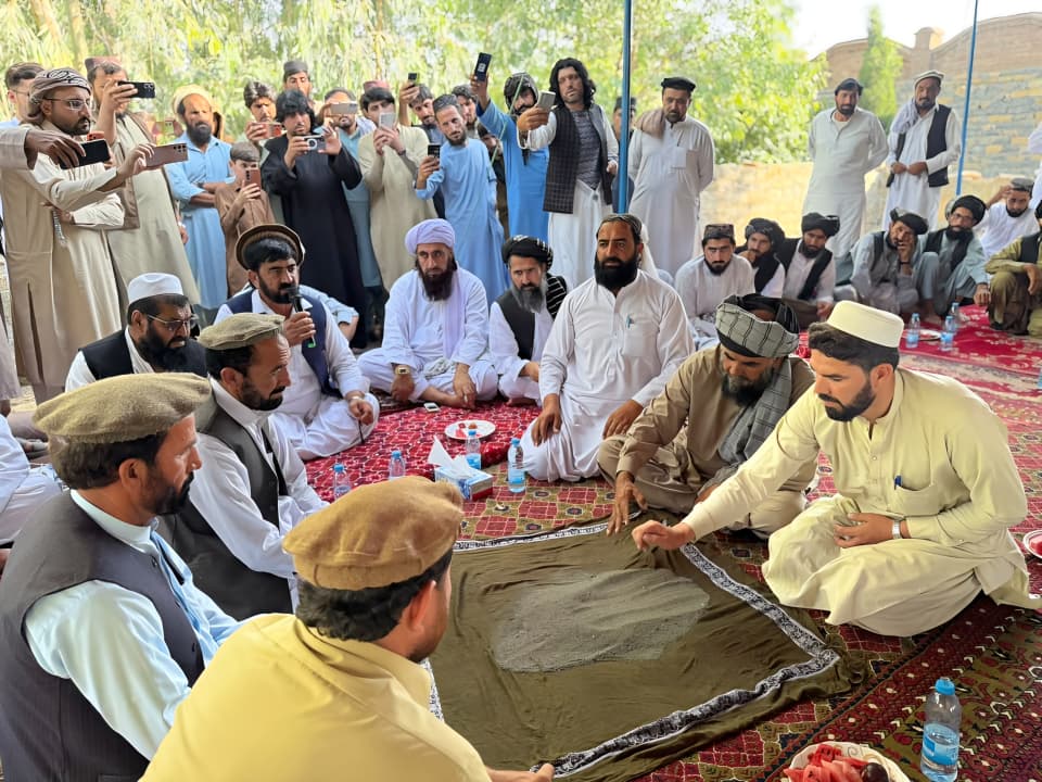 د خوست ولايت د باک ولسوالۍ د دوو کورنیو تر منځ د ۱۷ کلنې اوږدمهاله شخړې په اړه 