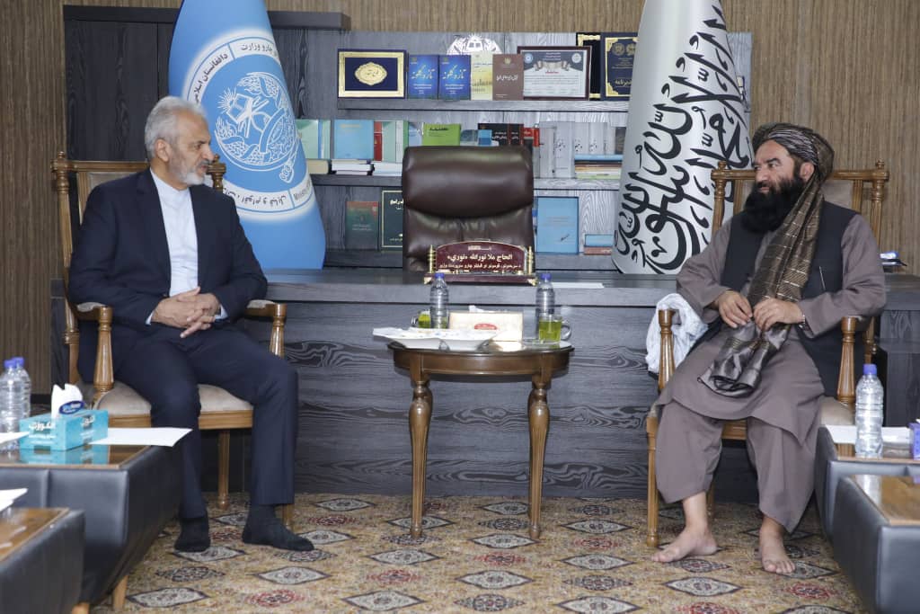 نن په کابل کې د سرحدونو، قومونو او قبايلو چارو وزیر الحاج ملا نورالله نوري د ایران له سفیر ښاغلي علي رضا بیګدلی سره وکتل.