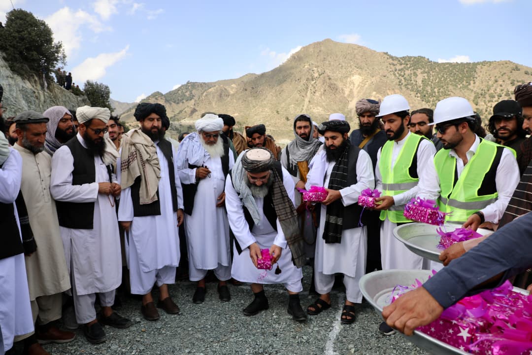 ((اسلامي امارت هوډ لري چې هېواد د دوامداره پرمختګ او اقتصادي ځان بساینې پر لور روان کړي))